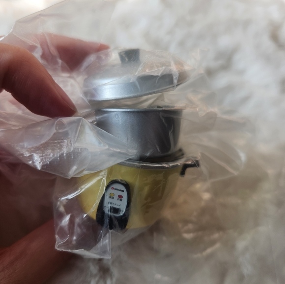 Tatung mini rice cooker figure in yellow - Picture 5 of 9